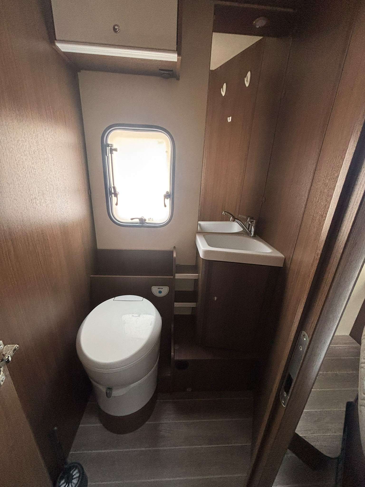 AUTOCARAVANA PERFILADA CI NACRE 63XT CAMA ISLA 5 PLAZAS - Imagen 10