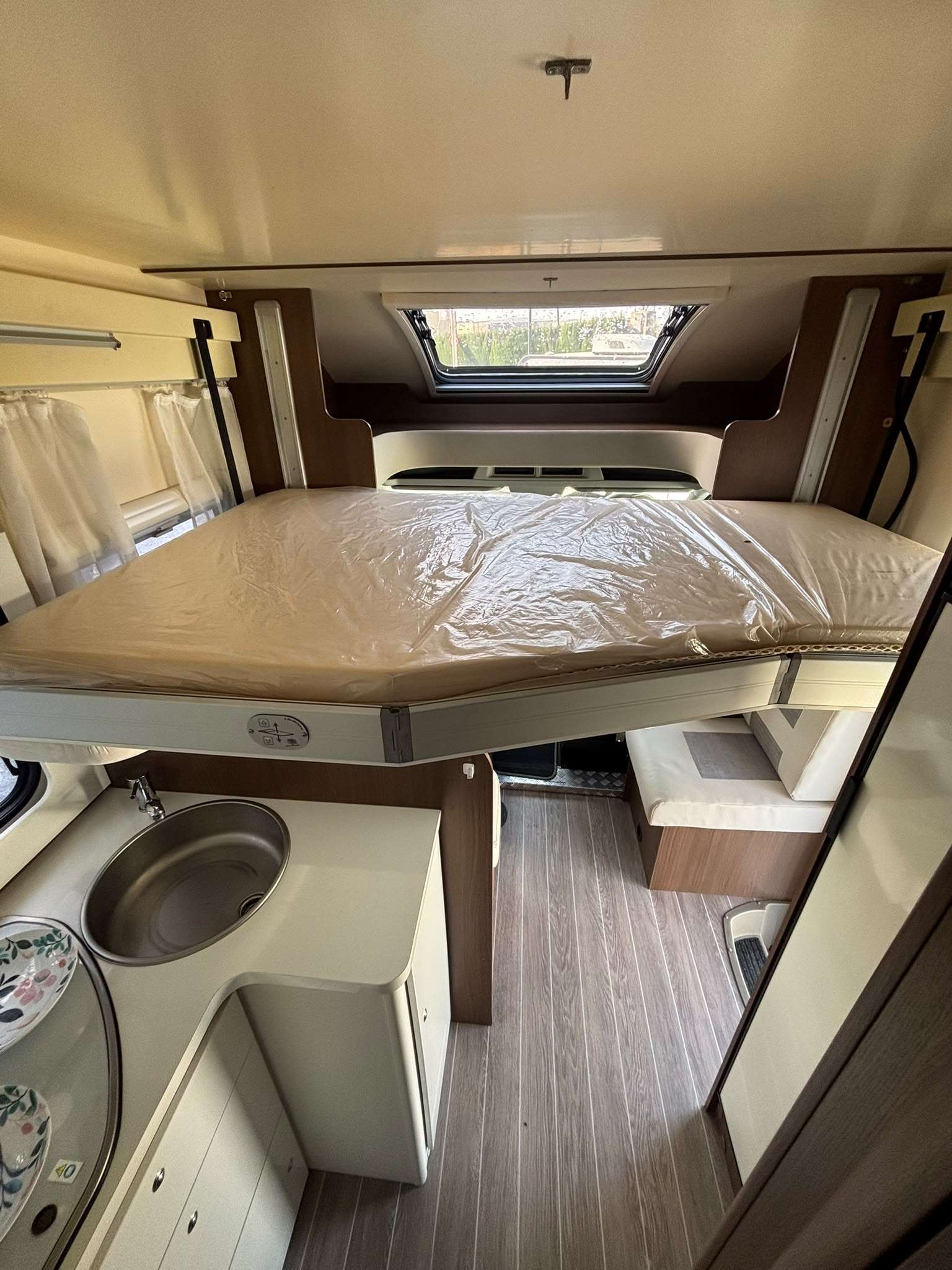 AUTOCARAVANA PERFILADA CI NACRE 63XT CAMA ISLA 5 PLAZAS - Imagen 12