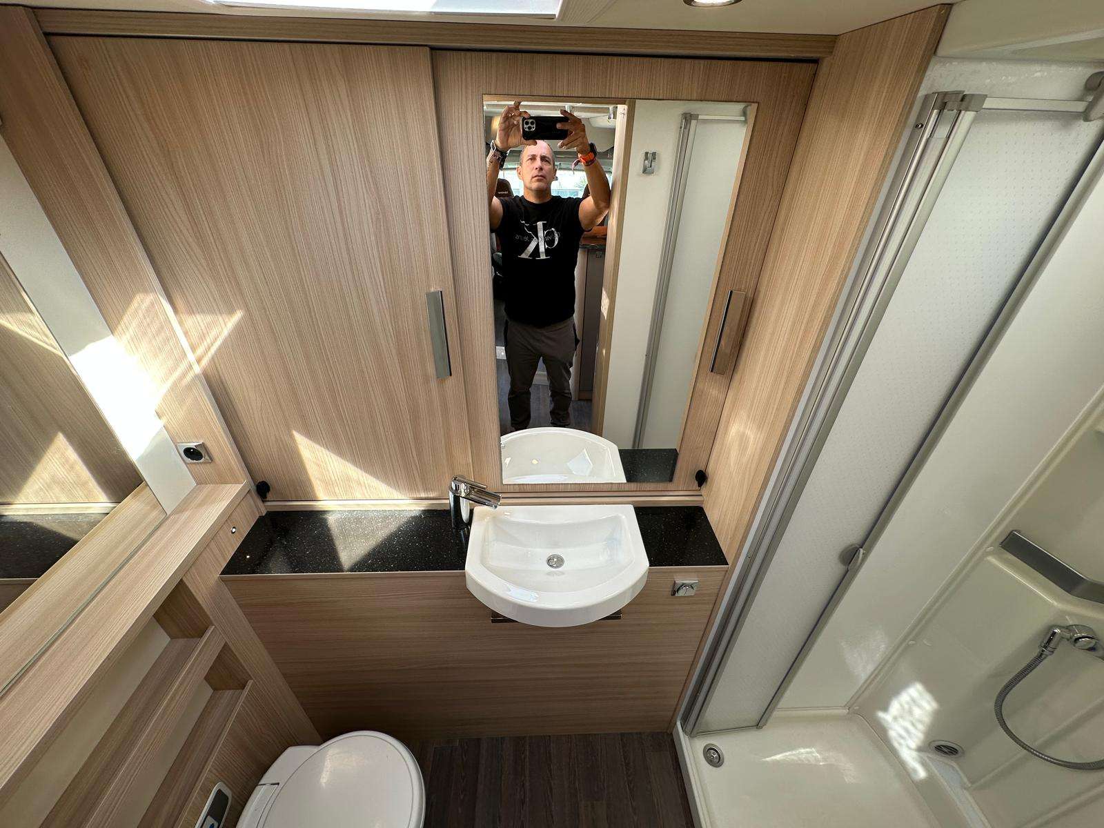 AUTOCARAVANA PERFILADA BURSTNER NEXXO iT680g GRAN SALON - Imagen 11