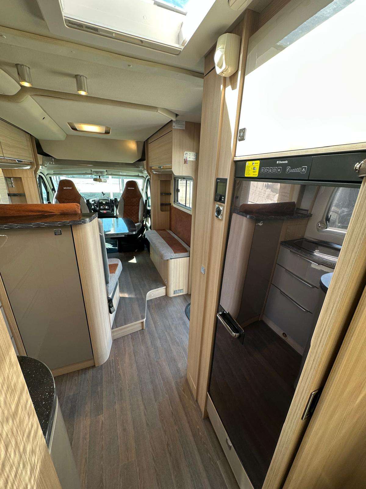 AUTOCARAVANA PERFILADA BURSTNER NEXXO iT680g GRAN SALON - Imagen 12