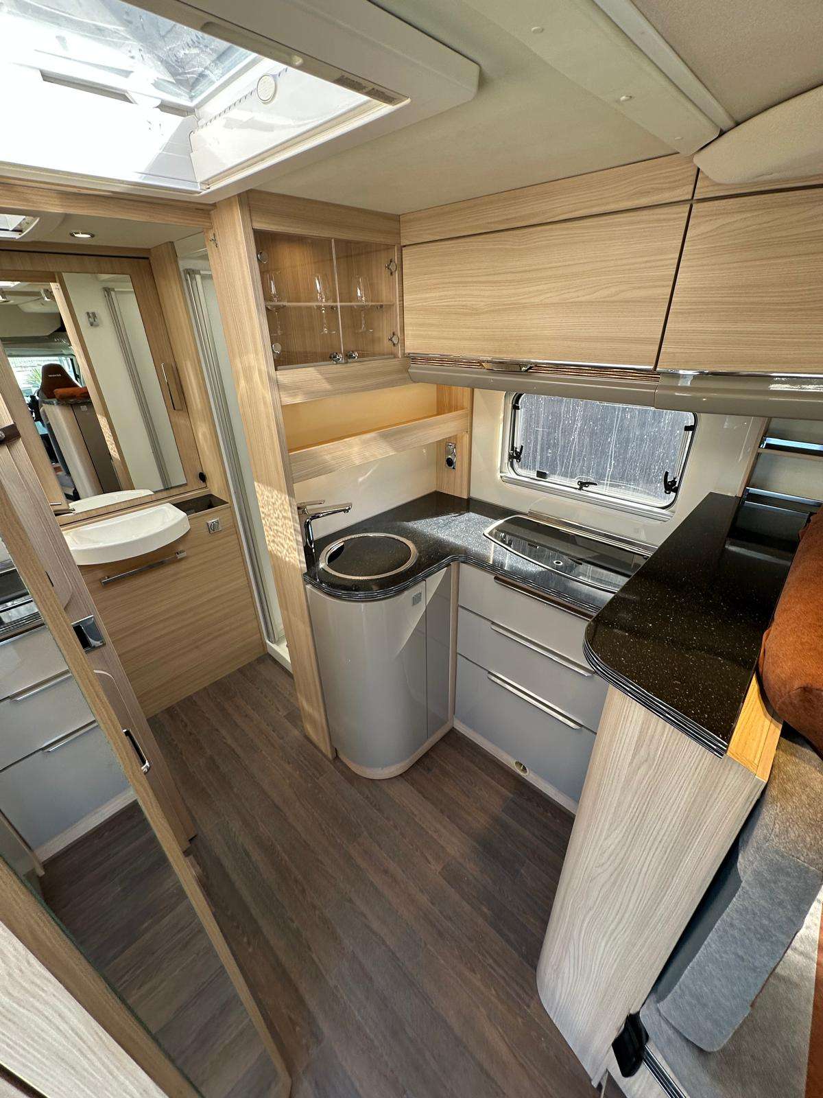 AUTOCARAVANA PERFILADA BURSTNER NEXXO iT680g GRAN SALON - Imagen 9